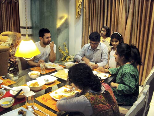 आमिर ने किया 'दादा' को क्‍लीन बोल्‍ड!