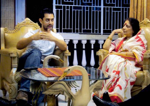 आमिर ने किया 'दादा' को क्‍लीन बोल्‍ड!