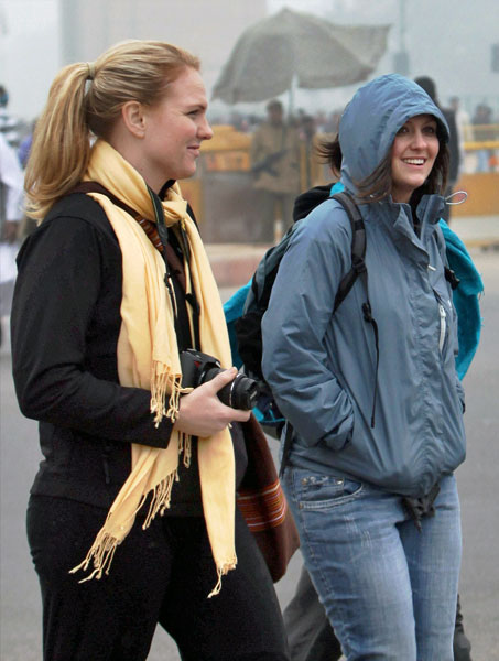 धुंध की चादर में लिपटी दिल्‍ली