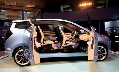 ऑटो एक्‍सपो में नई गाडि़यों की धूम