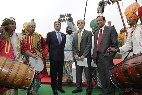 ऑटो एक्‍सपो में नई गाडि़यों की धूम