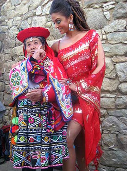 रजनीकांत से रोमांस कर बैठी ऐश्‍वर्या राय बच्‍चन!