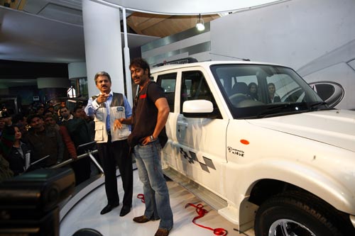 ऑटो एक्‍सपो में लगा सितारों का जमघट