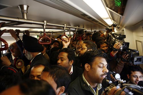 मेट्रो का शुरू हुआ 'आनंद' सफर