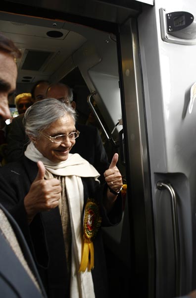 मेट्रो का शुरू हुआ 'आनंद' सफर