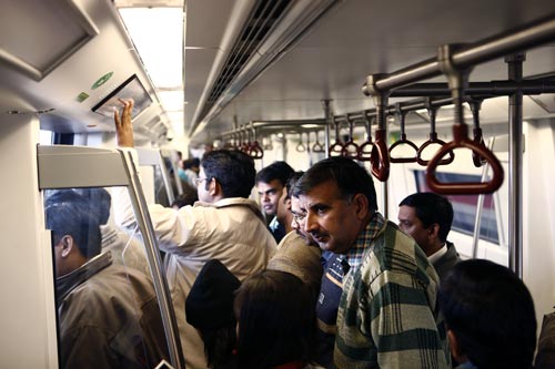 मेट्रो का शुरू हुआ 'आनंद' सफर