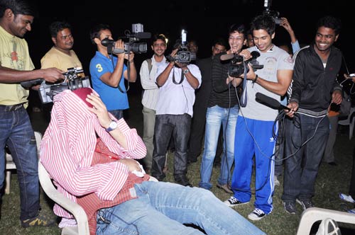 शाहिद-जेनेलिया का फिल्‍मी फंडा, कार में गुजारी रात