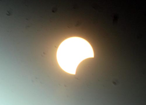 सदी के सबसे बड़े सूर्यग्रहण का मनोहर दृश्‍य