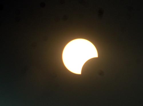 सदी के सबसे बड़े सूर्यग्रहण का मनोहर दृश्‍य