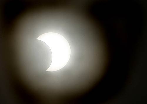 सदी के सबसे बड़े सूर्यग्रहण का मनोहर दृश्‍य