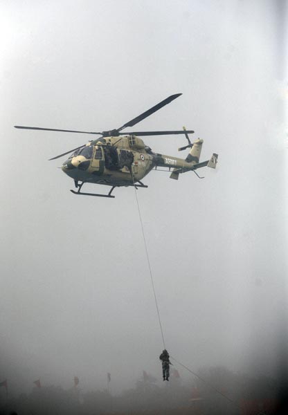 सेना दिवस पर जवानों ने दिखाया युद्धकौशल