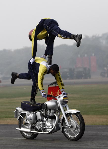 सेना दिवस पर जवानों ने दिखाया युद्धकौशल