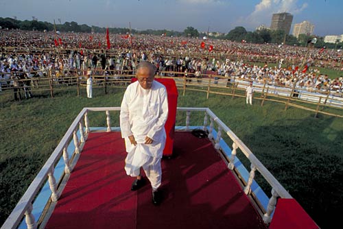 बसु के निधन से राजनीति का एक अध्याय खत्म