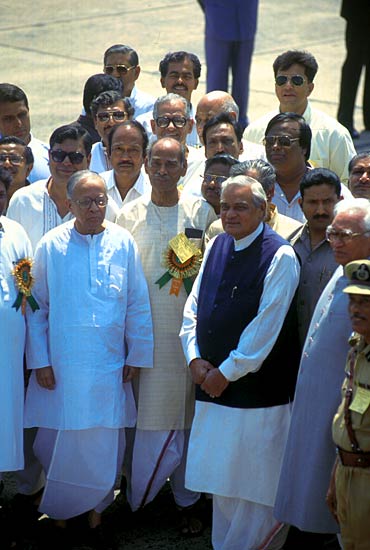 बसु के निधन से राजनीति का एक अध्याय खत्म