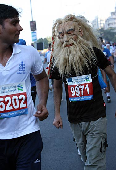 मुंबई मैराथन में दिखा मुंबइकरों का जोश...