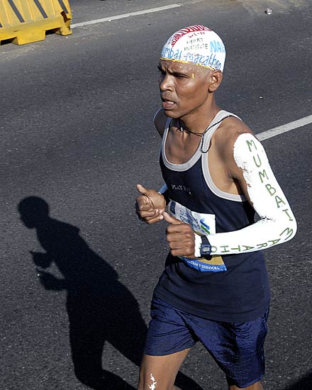 मुंबई मैराथन में दिखा मुंबइकरों का जोश...