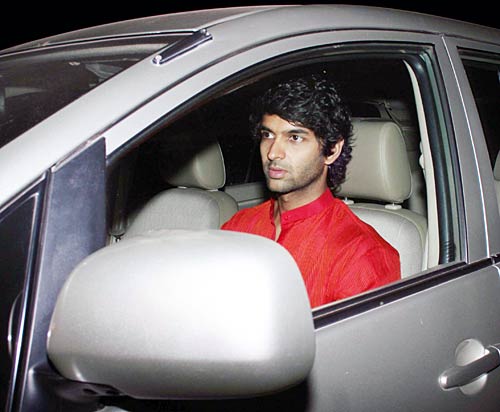 अभिनेता इमरान खान ने की सगाई