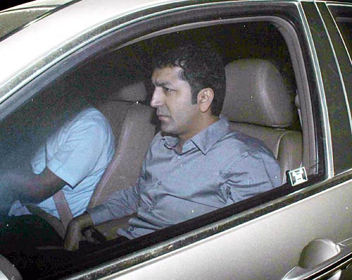 अभिनेता इमरान खान ने की सगाई