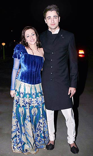 अभिनेता इमरान खान ने की सगाई