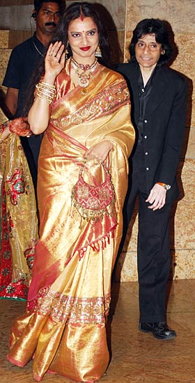 आकर्षक लिबास में कहर ढातीं अभिनेत्रियां