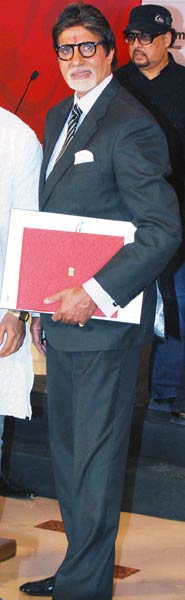 'फिर मिले सुर मेरा तुम्‍हारा' में अमिताभ बच्‍चन