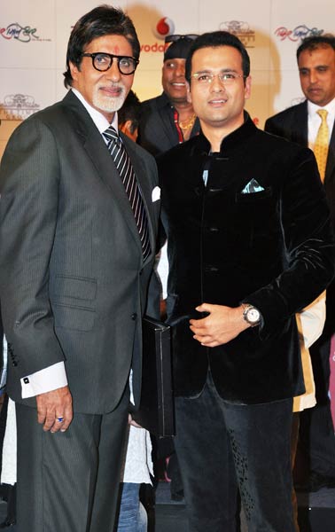 'फिर मिले सुर मेरा तुम्‍हारा' में अमिताभ बच्‍चन