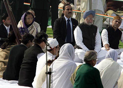 शहीद दिवस पर देश ने बापू को श्रद्धांजलि दी