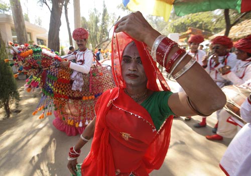 सूरजकुंड में बिखरा हस्‍तशिल्‍प का रंग