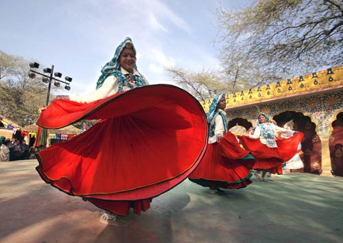 सूरजकुंड में बिखरा हस्‍तशिल्‍प का रंग