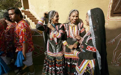 सूरजकुंड में बिखरा हस्‍तशिल्‍प का रंग