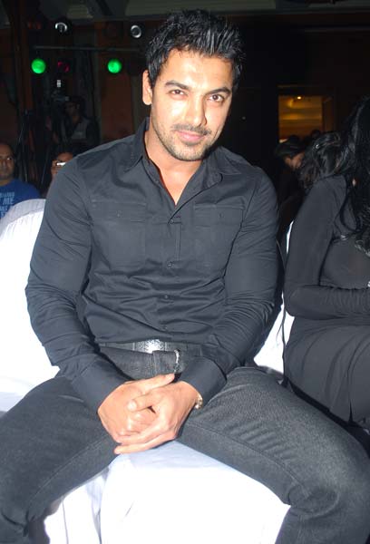 फिटनेस गुरु बनी अभिनेत्री बिपाशा बसु...