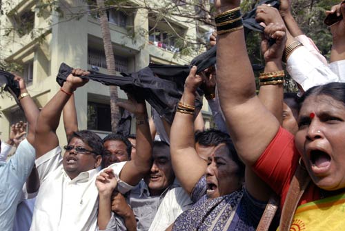 शिवसैनिकों के विरोध के बीच राहुल बने मुंबईकर