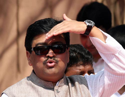 शिवसैनिकों के विरोध के बीच राहुल बने मुंबईकर