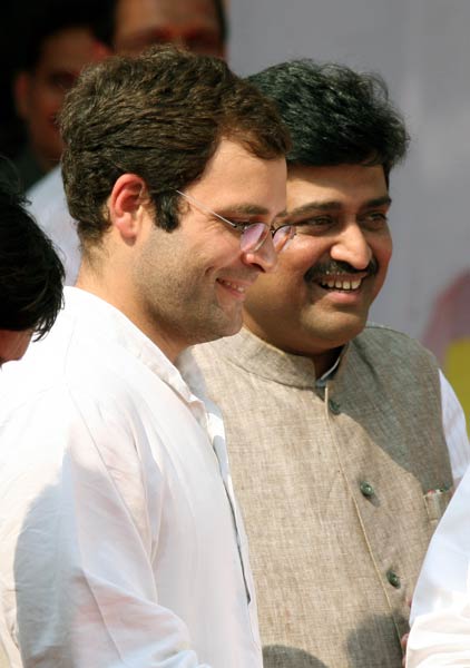 शिवसैनिकों के विरोध के बीच राहुल बने मुंबईकर