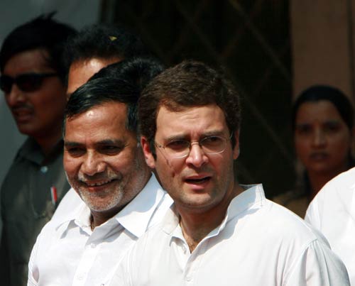 शिवसैनिकों के विरोध के बीच राहुल बने मुंबईकर