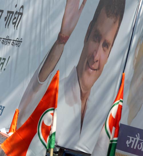 शिवसैनिकों के विरोध के बीच राहुल बने मुंबईकर