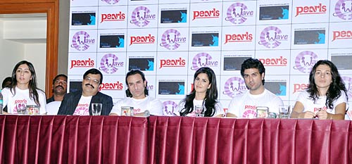 घरेलू हिंसा के खिलाफ जुटे सैफ, कैटरीना और हरमन