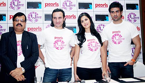 घरेलू हिंसा के खिलाफ जुटे सैफ, कैटरीना और हरमन