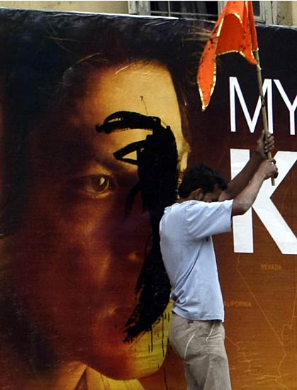 मुंबई में ‘माइ नेम इज खान’ के खिलाफ विरोध प्रदर्शन