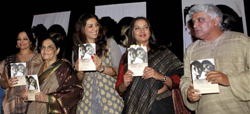 हर जगह छाया है सितारों का जलवा