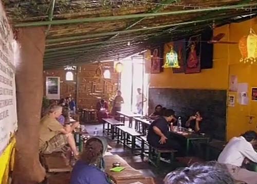 अमन पसंद बेकरी में फैलाई गई दहशत...