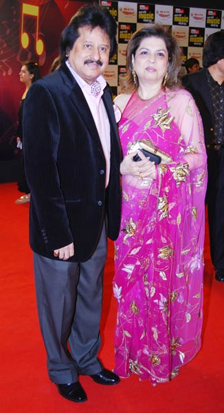 म्‍यूजिक अवार्ड समारोह में जुटे सितारे