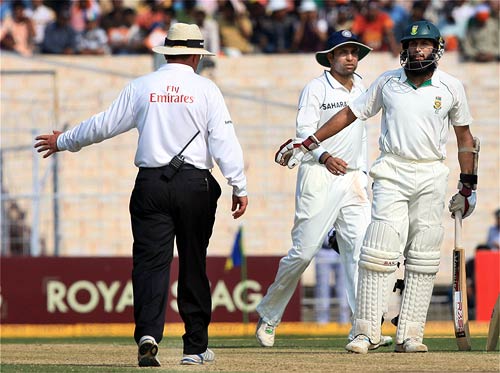 कोलकाता में दिखा धोनी के धुरंधरों का दम