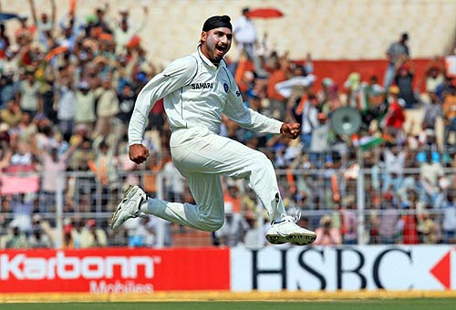 कोलकाता में दिखा धोनी के धुरंधरों का दम