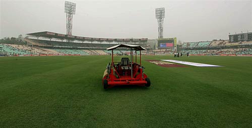 कोलकाता में दिखा धोनी के धुरंधरों का दम