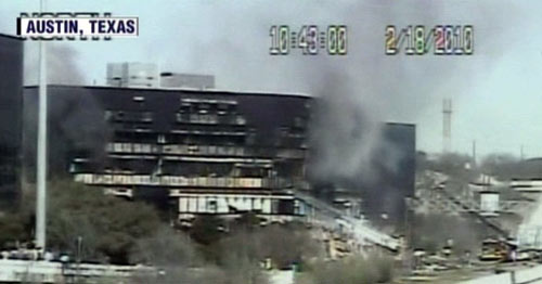 इस तरह बिल्डिंग से जा टकराया विमान...