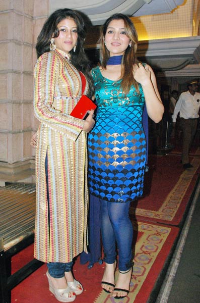 शादी समारोह में लगा सितारों का जमघट