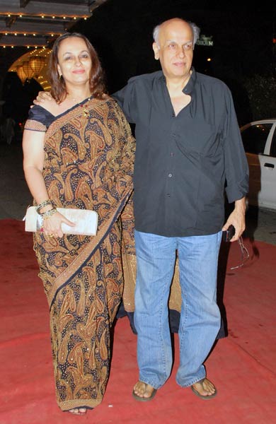 शादी समारोह में लगा सितारों का जमघट