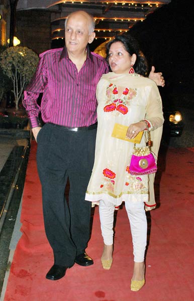 शादी समारोह में लगा सितारों का जमघट