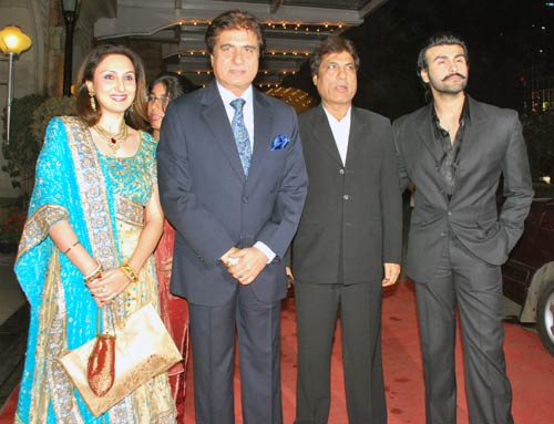 शादी समारोह में लगा सितारों का जमघट